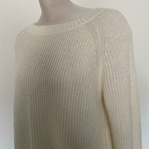 NEW Gap knit sweatshirt - Picture 2 of 3